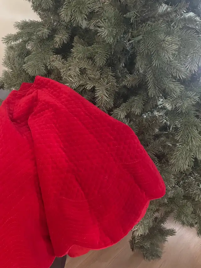 7.5 Christmas tree, moving  sale in Holiday, Event & Seasonal in Markham / York Region - Image 3