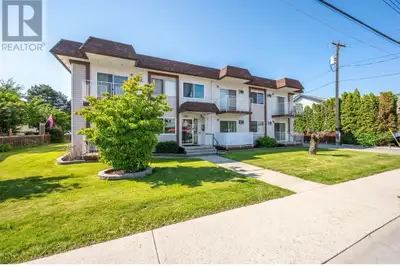 2nd Floor Corner Unit! This quiet adult-orientated building is centrally located next to Cherry Lane...