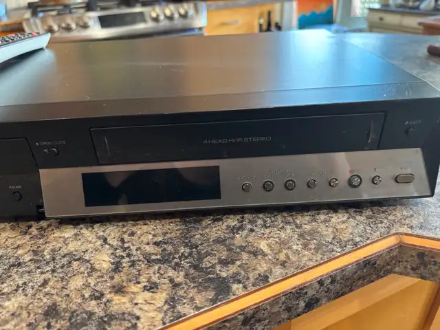 Transfer VHS to DVD with Samsung DVD Recorder & VCR DVD-VR350 in General Electronics in Kelowna - Image 3