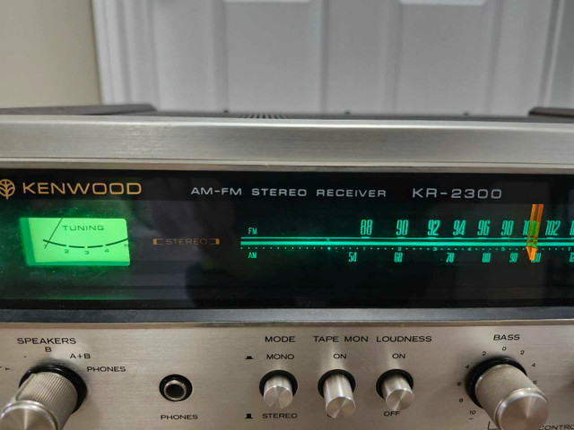 Vintage  Stereo Receiver  in Stereo Systems & Home Theatre in Oshawa / Durham Region - Image 4