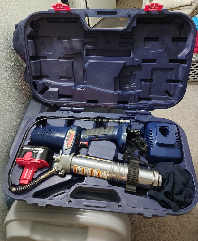 Lincoln Battery Operated Grease Gun in Hand Tools in Lloydminster