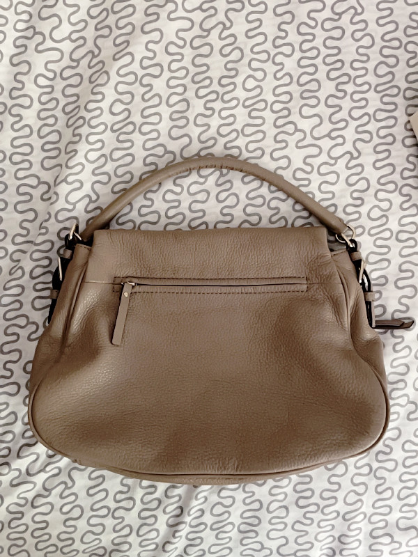 Kate Spade leather shoulder bag in Women's - Bags & Wallets in City of Toronto - Image 2