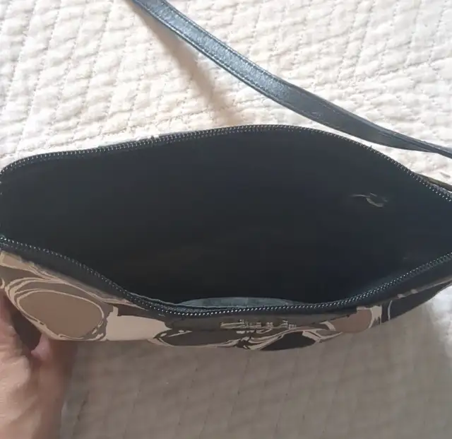 Coach Vintage Monogram Crossbody Bag in Women's - Bags & Wallets in Mississauga / Peel Region - Image 4