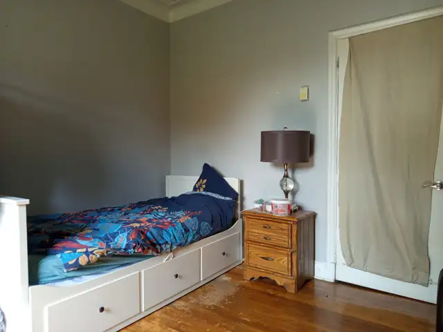 Furnished Room in 3-Person Female Colocation in Room Rentals & Roommates in City of Montréal - Image 6