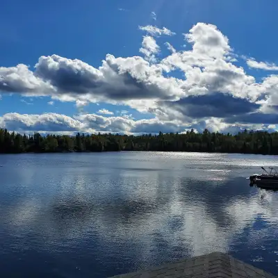 VACATION IN CANADA AT THE LAKE