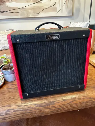 This Fender Blues Junior III Red Nova Limited Edition amplifier features a distinctive red cabinet a...
