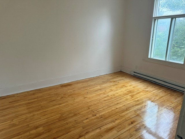 4 1\2 à louer, St-Clément, libre 1er Sept, 1495$, 514-924-7063 — photo 3