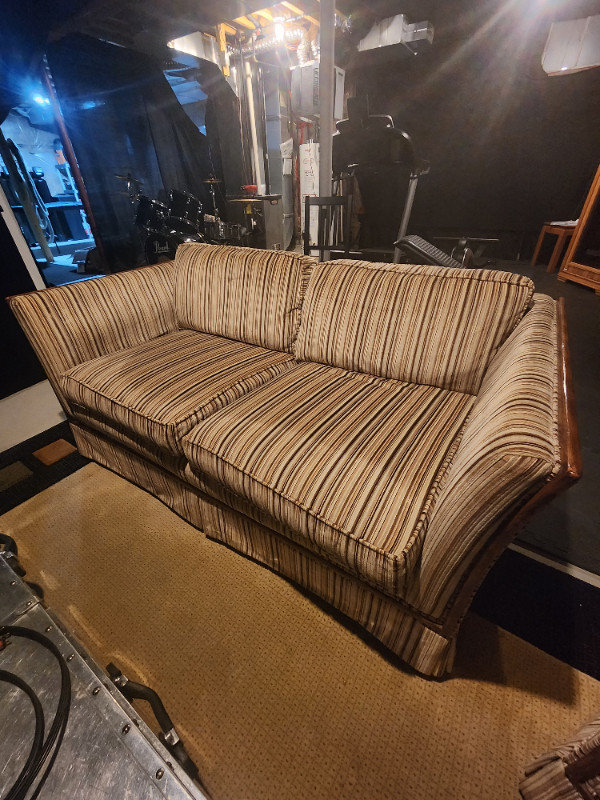 Love seat and single chair in Couches & Futons in Markham / York Region - Image 2