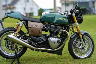 Je vends mon magnifique 2019 Triumph Thruxton 1200 R Café Racer. Acheteur sérieux seulement, pas d’é...