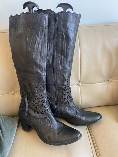 women’s Fugitive Black leather boots LIKE NEW, View more