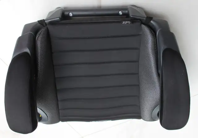 Chicco GoFit Backless Booster Seat w/ Cup Holders x 2 in Strollers, Carriers & Car Seats in Mississauga / Peel Region - Image 7
