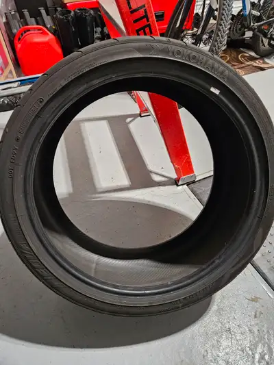 1 pneu Yokohama ADVAN NEOVA AD08R Audi A3/S3, Golf R 5/32 50$ ------------------------- Bridgestone...