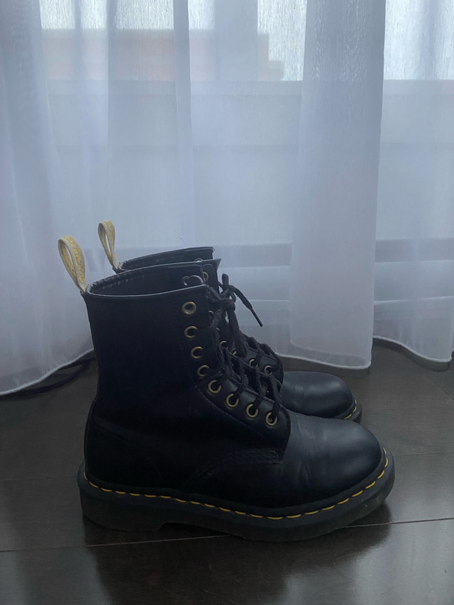 DR MARTENS Vegan 1460 Felix Lac up Boots dans Femmes - Chaussures  à Laval/Rive Nord - Image 2