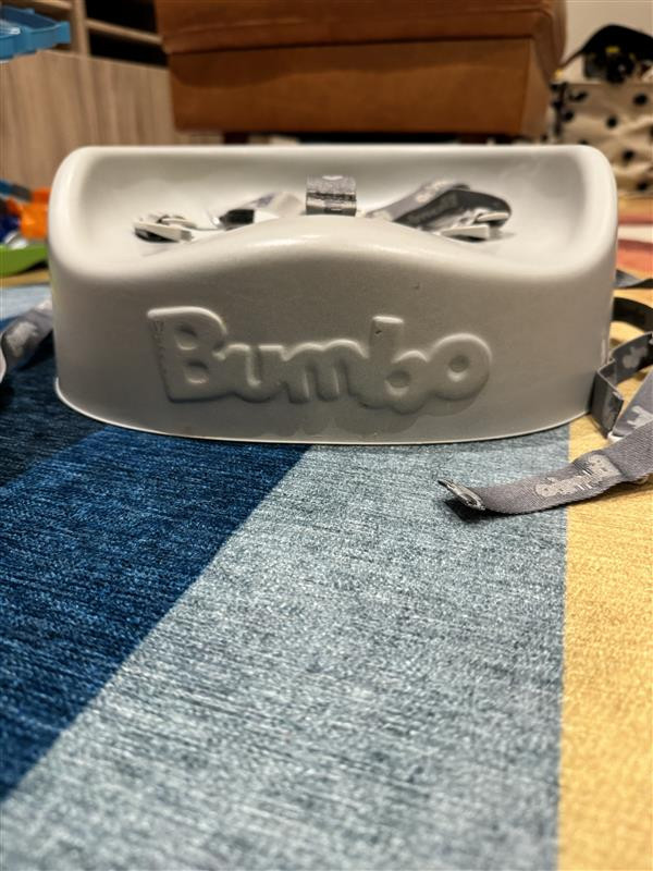 Table Booster Seat: Bumbo - Light Gray. in Feeding & High Chairs in City of Toronto - Image 2