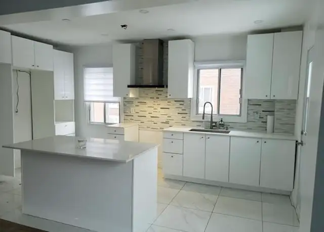 Large 2 bedroom for rent Mccarthy, Saint Laurent, QC H4R 1G3