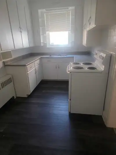 This large unit centrally located within walking distance to downtown Pembroke. Sun room off bedroom...