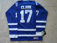 Wendel Clark Toronto Maple Leafs signed jersey AUTO