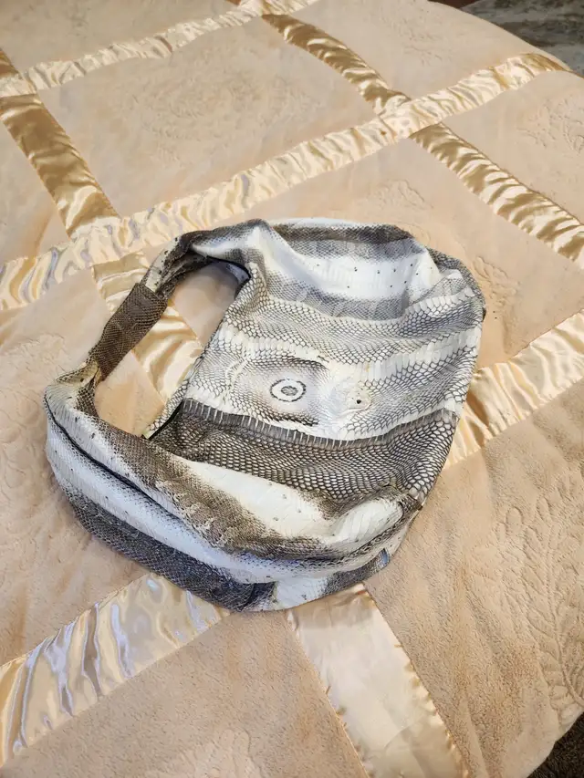 White Cobra leather Purse with Certificate in Women's - Bags & Wallets in Barrie - Image 6