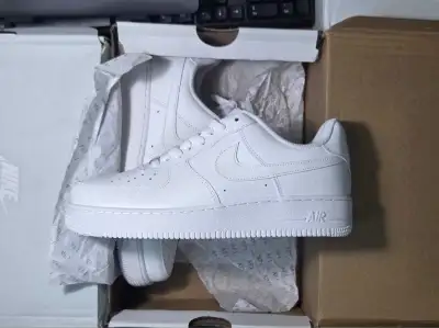 TRIPLE WHITE AIR FORCE 1 '07, View more