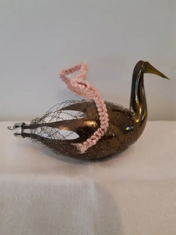 VINTAGE BLOWN MERCURY GLASS WIRE WRAPPED SWAN XMAS TREE ORNAMENT in Arts & Collectibles in Ottawa - Image 2