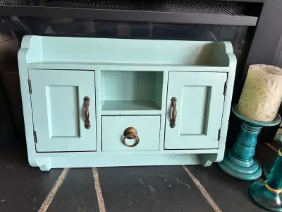 Offered here is a pretty little trinket hideaway. Wood Measurements are 16” x 12” x 3 1/2” deep. $20...