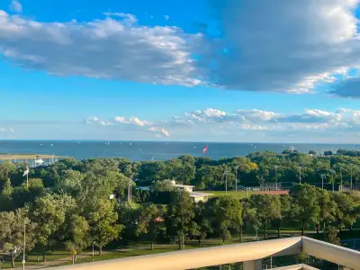 2B+Den/2B fully furnished condo for rent in Fort York