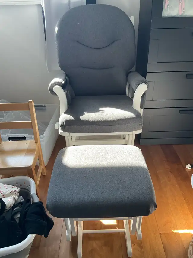 Dutailier rocker chair in Chairs & Recliners in Markham / York Region - Image 4