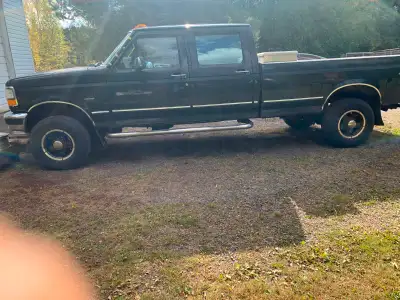 For Sale Ford Truck F250-F350 Black Spoke Chrome Alloy 16 inch Rims with chrome center caps and lock...