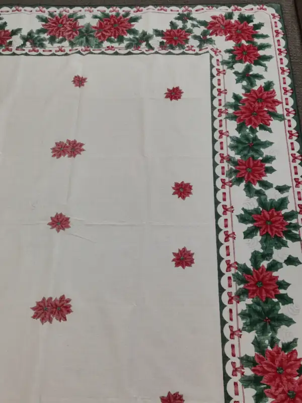 Christmas Tablecloth - Poinsettia & Holly Berry Linen Decoration in Holiday, Event & Seasonal in Calgary - Image 9