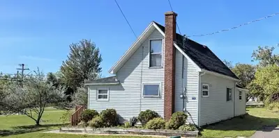 Available April 1st 2026! Welcome to 73 Mill Road in Wellington! Red Sands Property Management has f...