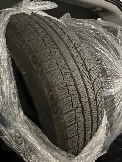 Great condition, stored very well. 225/65R17 102T
