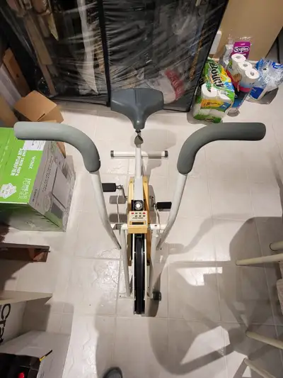 Exercise bike in very good condition. Price $ 55.00 Tel: 905 278 6737 Drago