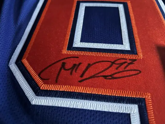 Connor McDavid AUTO SIGNED Jersey Oilers BEAUTY Showcase 298 in Arts & Collectibles in Edmonton - Image 3