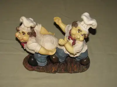 Vintage Italian Chef Wine Bottle Holder A creative way to display a bottle of wine. Place in the cen...