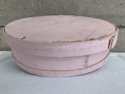 Antique Wooden Cheese Box 14” diameter Text 306-561-7878 or kijiji message Can arrange to meet in Sa...
