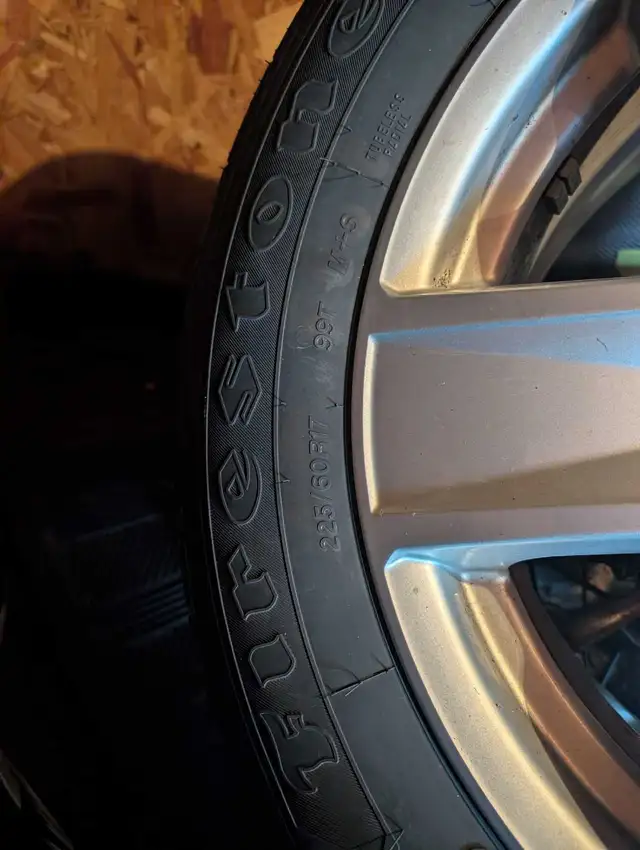 All season tires on rims off 22 Jeep Compass in Tires & Rims in Bedford - Image 3