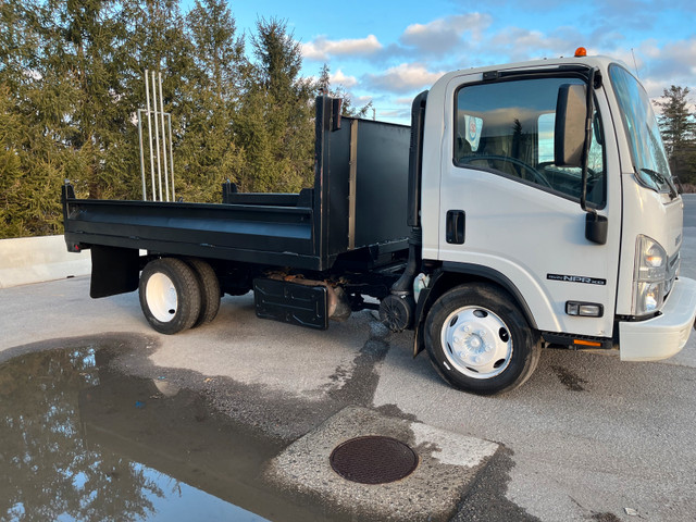 2020 Isuzu dump truck landscaping interlock in Heavy Trucks in Mississauga / Peel Region - Image 2
