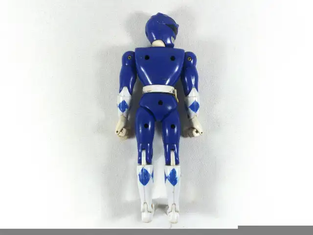 Mighty Morphin Power Rangers Billy Blue Ranger 8" Action Figure in Arts & Collectibles in Moncton - Image 3