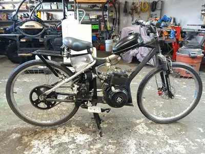 Old Schwinn E bike conversion to gas, 5HP B&S centrifugal clutch, Hydraulic brakes front and rear. J...