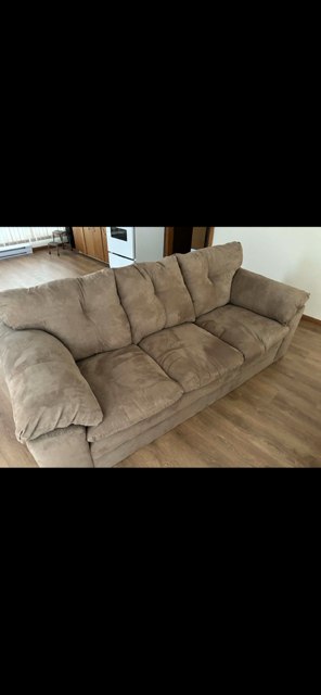 Couch for sale $300 OBO in Couches & Futons in Charlottetown - Image 2