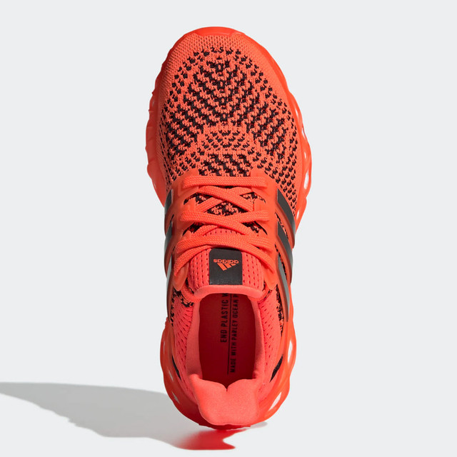 Adidas Ultraboost Web DNA shoes size 6(Men)/7(Women) in Women's - Shoes in Markham / York Region - Image 4