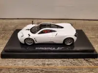 1:64 Diecast Kyosho Pagani Huayra Exotic Supercar White