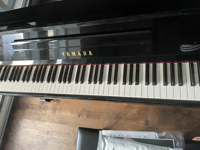 Yamaha Piano in Pianos & Keyboards in Laval / North Shore - Image 6