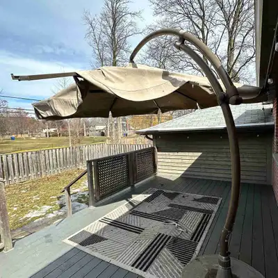 Add some shade to your outdoor space with this cantilever patio umbrella! The umbrella is in good co...