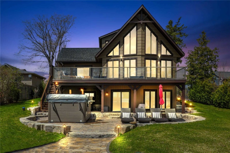 Discover This Stunning Luxury 3+1 Bdrm Log Home NW Lake Scugog Houses for Sale Kawartha