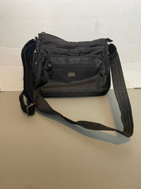 Lug shoulder strap purse 
