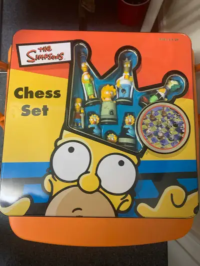 This is a vintage 1998 Simpsons chess set icollectible that comes in a metal box and comprises a che...