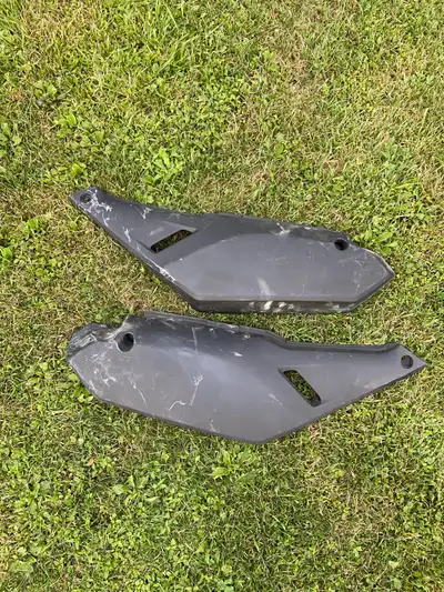 Black Kawasaki klr650 side covers. Fits gen 2