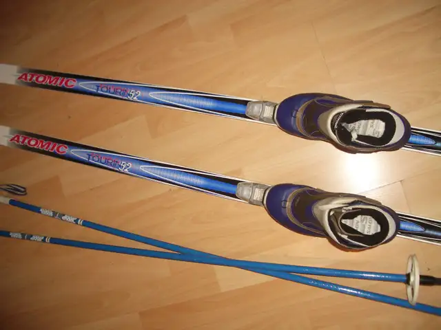 KIT ski de fond  ATOMIC  _ 185 cm + bottes 7-8 US + poles in Ski in City of Montréal - Image 7