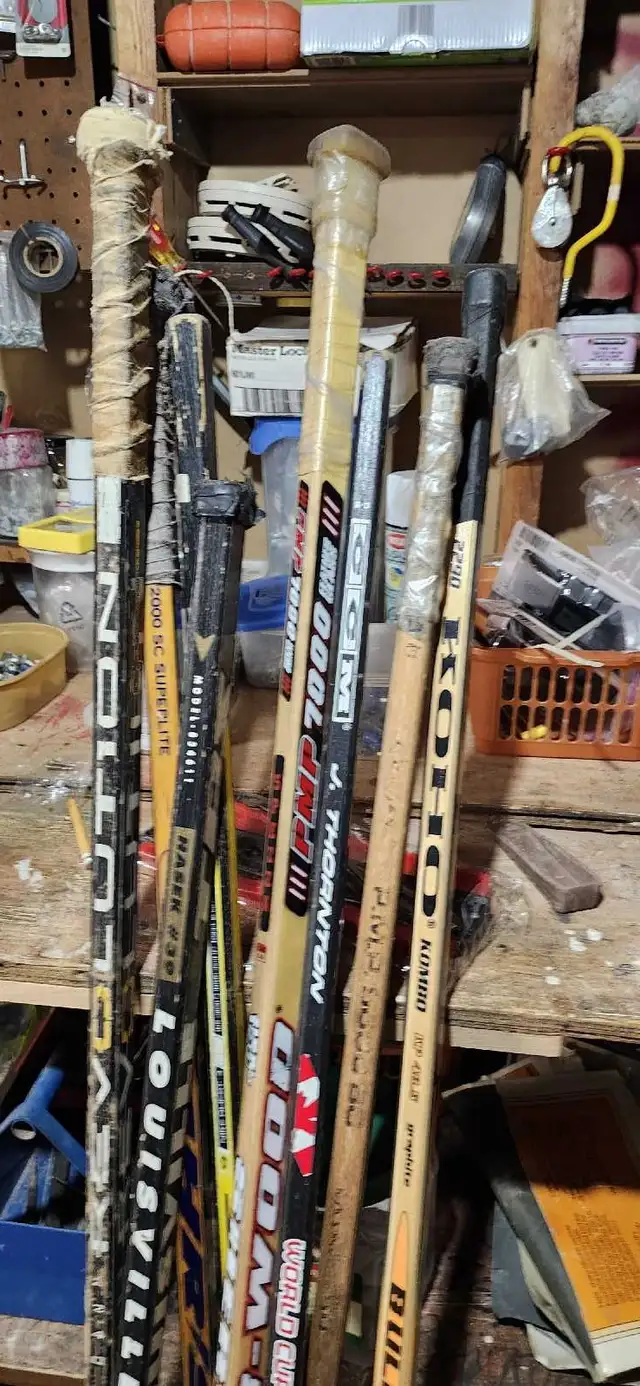 Hockey sticks ..left and right handed in Hockey in Windsor Region - Image 2